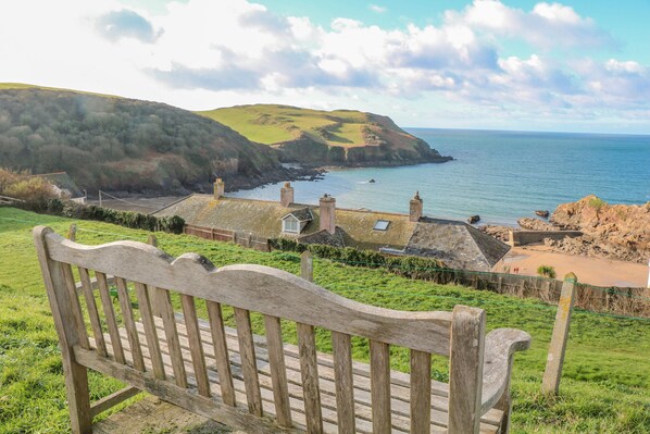 Cottage | Property grounds - Gilly's Cottage (Kingsbridge)