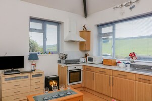 Refrigerador, tostadora, utensilios de cocina