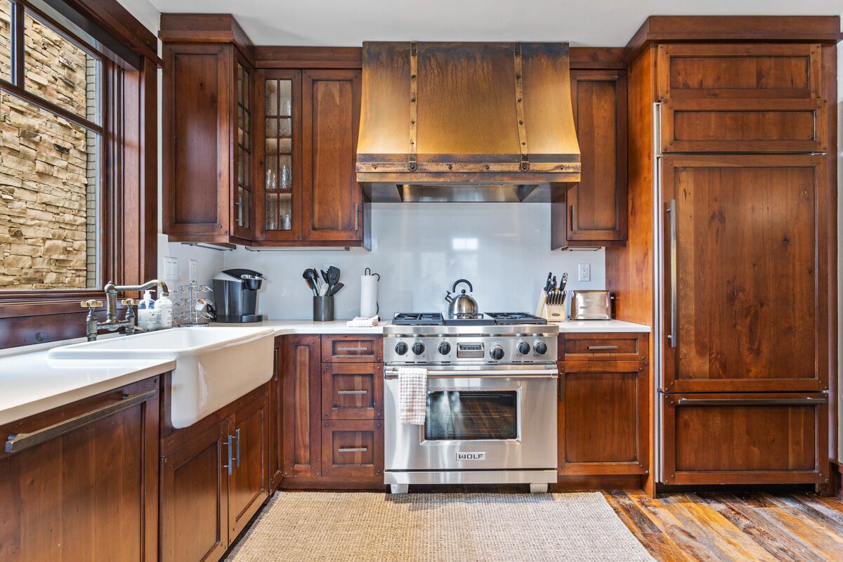 Microwave, oven, dishwasher, coffee/tea maker