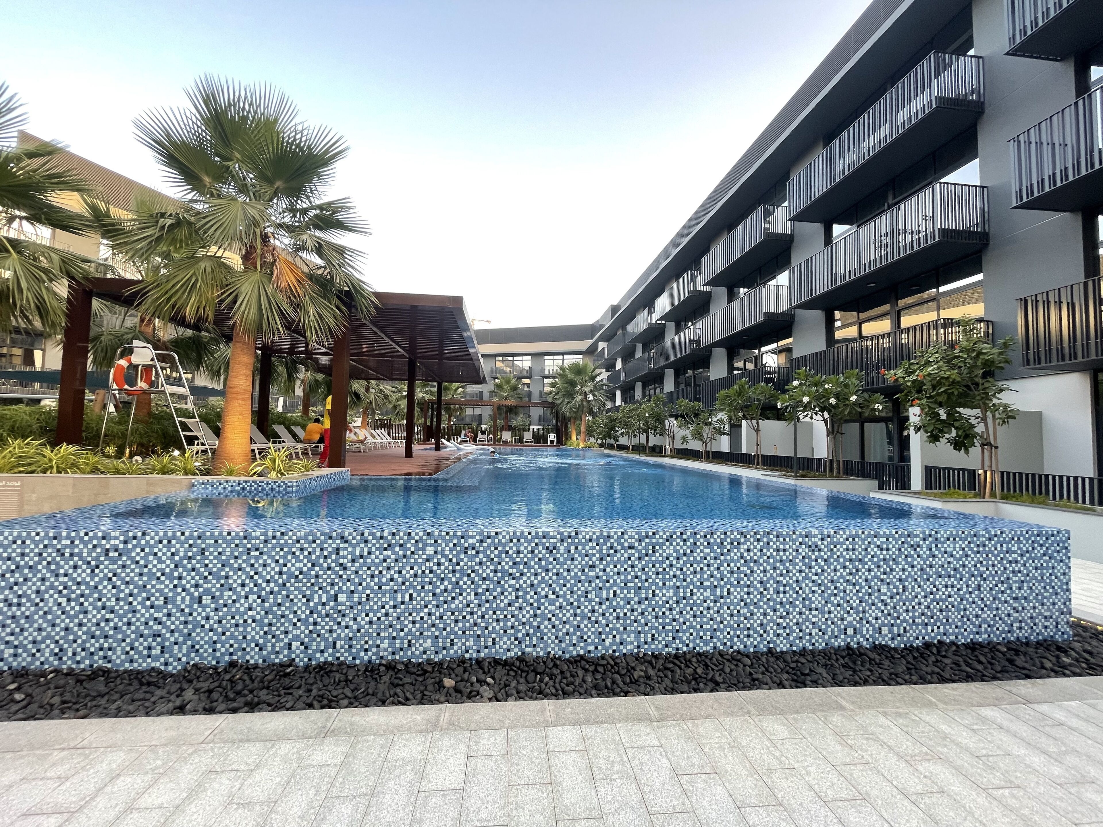 Utomhuspool och uppvärmd pool