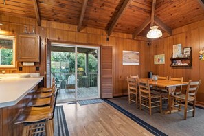 House, 4 Bedrooms | In-room dining - Dogwood Treehouse (Pine Knoll Shores)