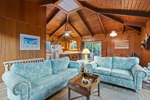 House, 4 Bedrooms | Living room - Dogwood Treehouse (Pine Knoll Shores)
