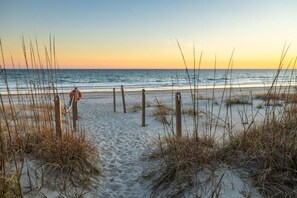 Beach - Dogwood Treehouse (Pine Knoll Shores)