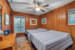 House, 4 Bedrooms - Dogwood Treehouse (Pine Knoll Shores)