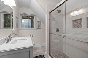 House, 4 Bedrooms | Bathroom - Dogwood Treehouse (Pine Knoll Shores)