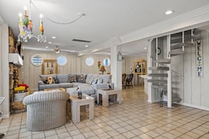 House, 5 Bedrooms | Living room - The Beachcomber (Pine Knoll Shores)