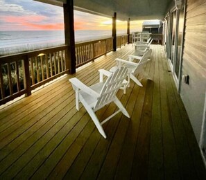 House, 5 Bedrooms | Balcony