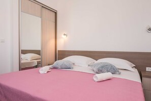 อพาร์ทเมนท์ (One Bedroom Apartment with Balcony) | 2 ห้องนอน, เปล/เตียงเด็กอ่อน (ฟรี), Wi-Fi