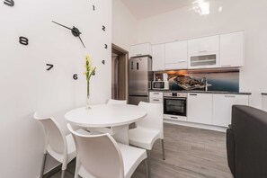 Apartment (One Bedroom Apartment with Balcony) | Private kitchen