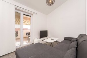 Apartment (One Bedroom Apartment with Balcony) | Interior