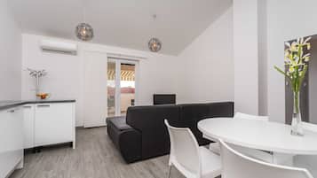 Apartment (One Bedroom Apartment with Balcony) | Interior