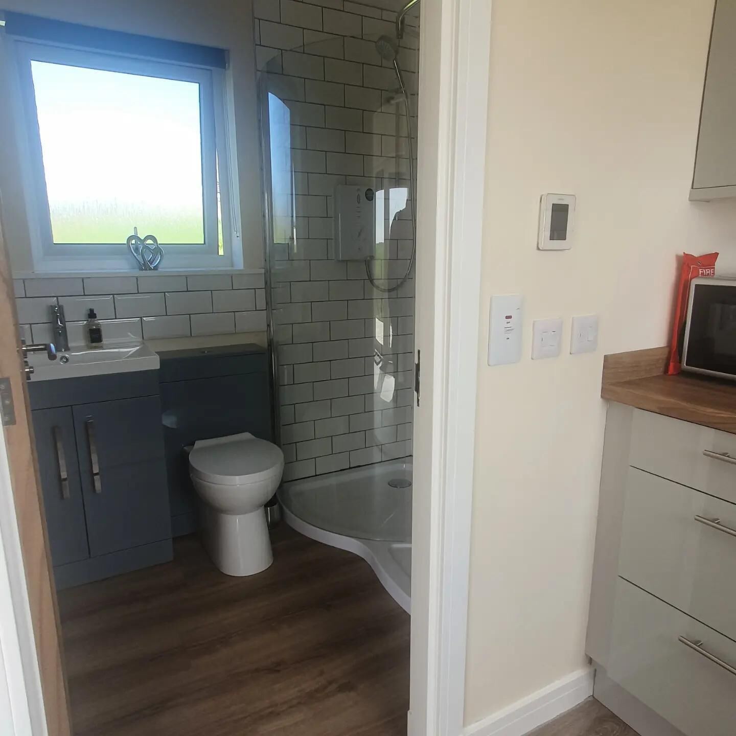Chalet, 1 King Bed with Sofa bed | Bathroom | Shower, hair dryer, towels