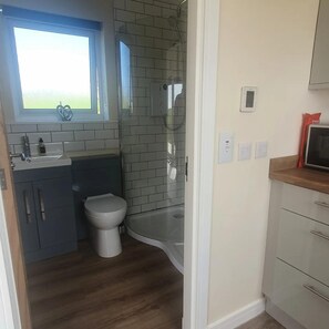 Chalet, 1 King Bed with Sofa bed | Bathroom | Shower, hair dryer, towels - Beautiful Executive Chalet on the Nc500 (Latheron)
