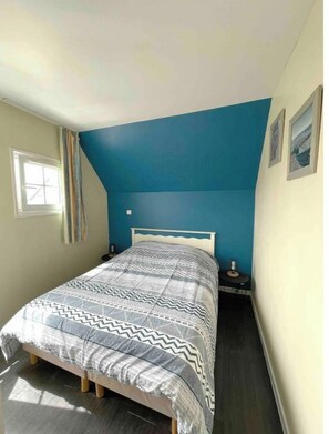 2 bedrooms, iron/ironing board