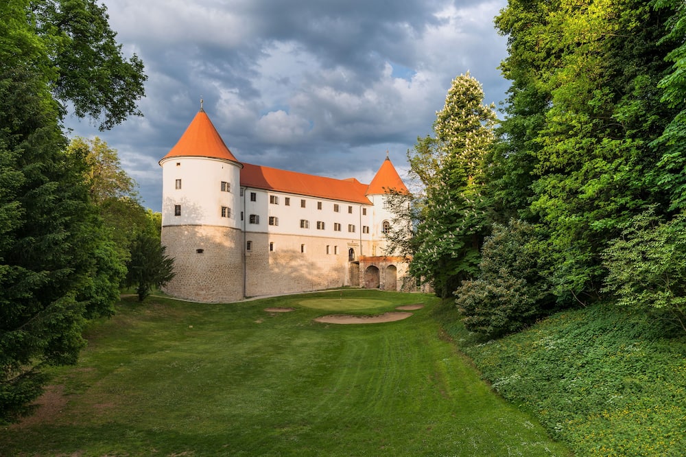 Mokrice Castle Estate