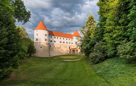 Unterkunftsgelände. Mokrice Castle Estate