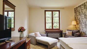 Family Room 2+1 - Annex Forest House | 1 bedroom, in-room safe, desk, laptop workspace