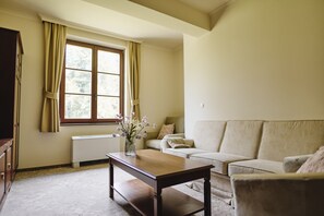 Suite 2+2 - Annex Forest House | Ruang tamu | 110 cm televisyen LCD dengan satelit, TV 