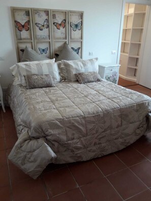 Apartment, Mehrere Betten | 2 Schlafzimmer, Reisekinderbett, kostenloses WLAN, Bettwäsche