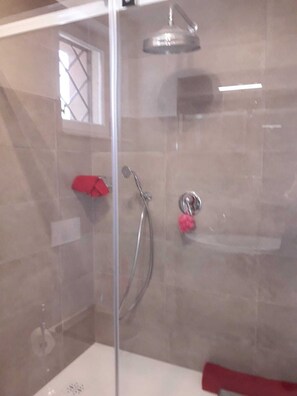 Apartment, Mehrere Betten | Badezimmer | Dusche, Haartrockner, Handtücher, Seife