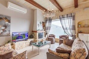 Living area - Twilight Gozitan Farmhouse With Pool (Ghasri)