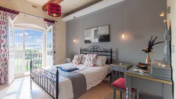 4 bedrooms, free WiFi, bed sheets