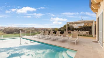 2 kolam renang outdoor