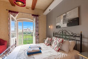 Family House, Multiple Bedrooms (Twilight Gozitan Farmhouse With Pool) | 4 bedrooms, free WiFi, bed sheets