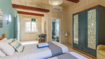 Family House, Multiple Bedrooms (Twilight Gozitan Farmhouse With Pool) | 4 bedrooms, free WiFi, bed sheets