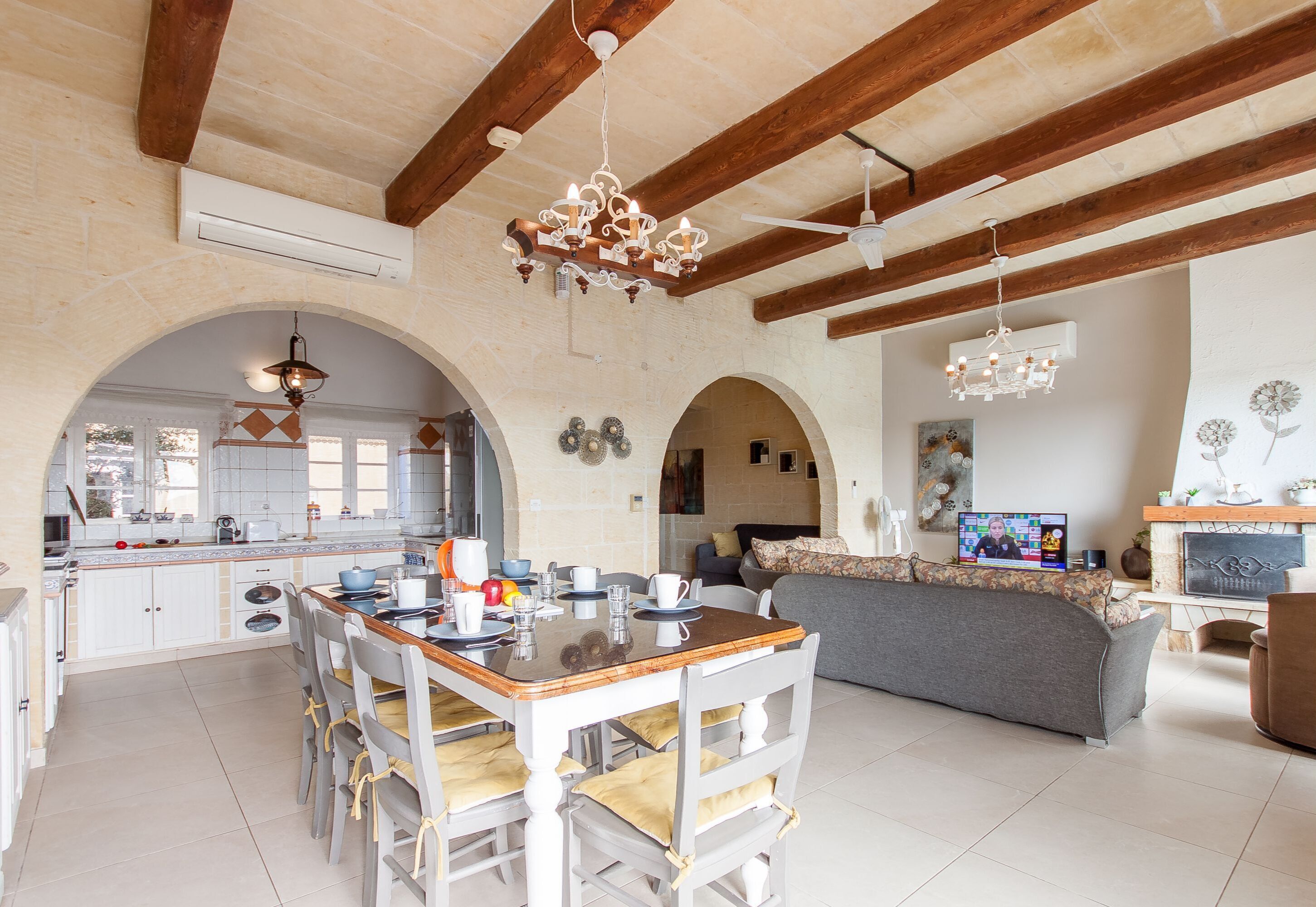 ファミリー ハウス ベッドルーム (複数) (Twilight Gozitan Farmhouse With Pool) | 内装