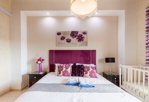 Family House, Multiple Bedrooms (Twilight Gozitan Farmhouse With Pool)