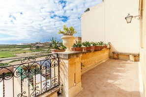 Maison Familiale, plusieurs chambres (Villayana Gozitan Farmhouse with pool) | Terrasse/Patio