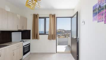 Studio Apartment with Sea View | Private kitchen | Fridge, oven, stovetop, coffee/tea maker