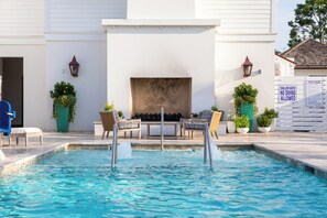 A heated pool - "Gone Coastal" 3 bedroom townhouse with community pool and fitness center (Johns Island)