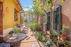 تناول الطعام بالخارج