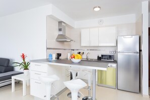 Frigorífic, microones, forn i placa de cuina 