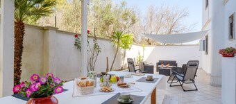 Holiday Home 'Angel' with Private Terrace, Wi-Fi and Air Conditioning