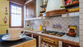 Kühlschrank, Ofen, Herdplatte, Geschirrspüler