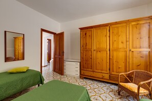 2 slaapkamers, een strijkplank/strijkijzer, wifi, beddengoed