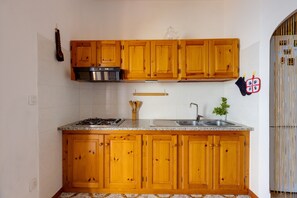 Refrigerador, horno, placa de cocina, cafetera/tetera