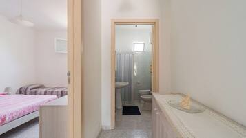 2 Schlafzimmer, Bügeleisen/Bügelbrett, Bettwäsche