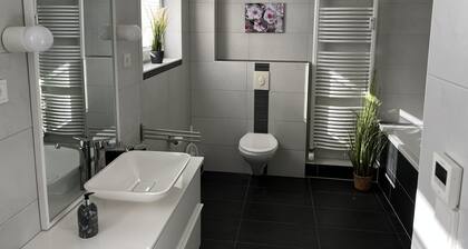 6 N-Street - Luxuriös eingerichtete Ferienwohnung mit Garten