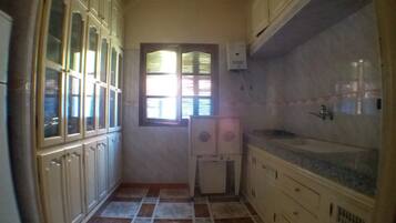 House, 2 Bedrooms, Smoking, Mountain View | Interior