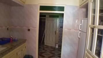 House, 2 Bedrooms, Smoking, Mountain View | Interior