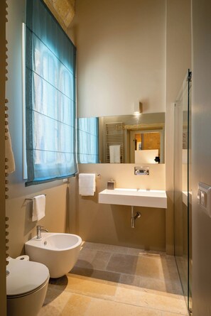 Loft, 1 Schlafzimmer, Balkon, Stadtblick | Badezimmer