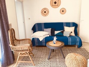 Smart TV - Feet in the water between beach and marina... (La Rochelle)