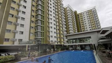 Residents enjoy a refreshing pool and patio area with comfortable outdoor seating.