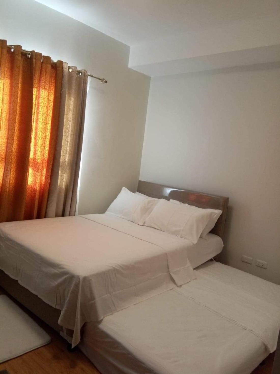 1 bedroom, bed sheets