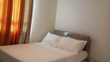 1 bedroom, bed sheets