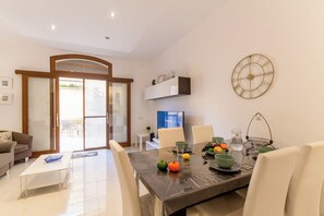 Dining room - Gee9teen Gozitan Villa, Pool & Whirlpool (Ghajnsielem)